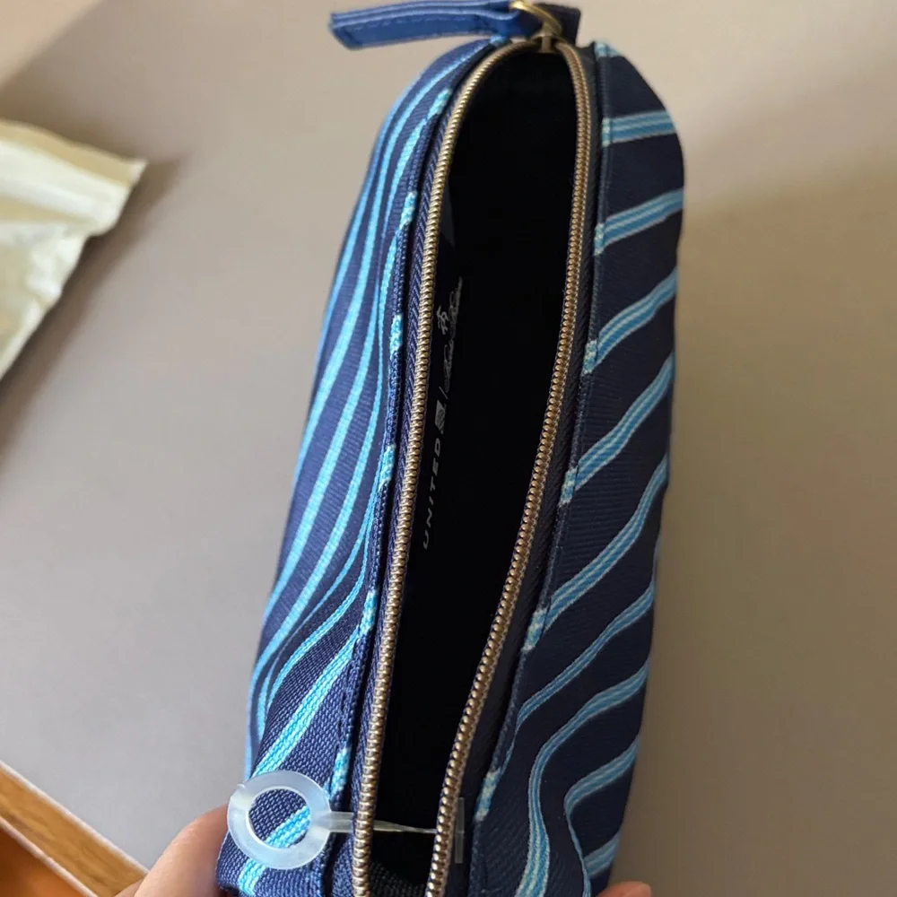 Perricone MD skincare travel set with Brookes Brother pouch - Picture 4 of 4